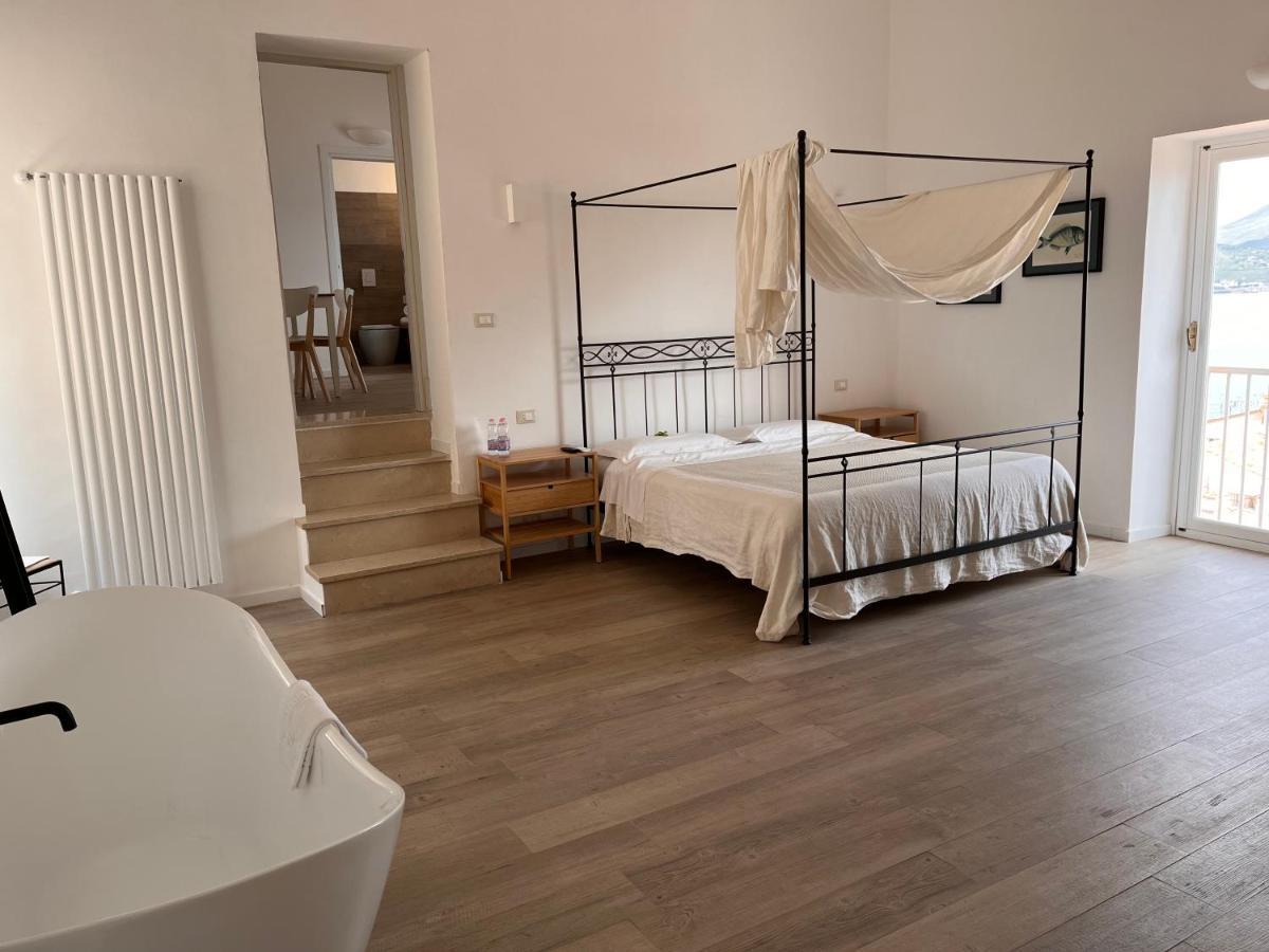 Il Bottone Al Duomo Bed & Breakfast กาเอตา ภายนอก รูปภาพ