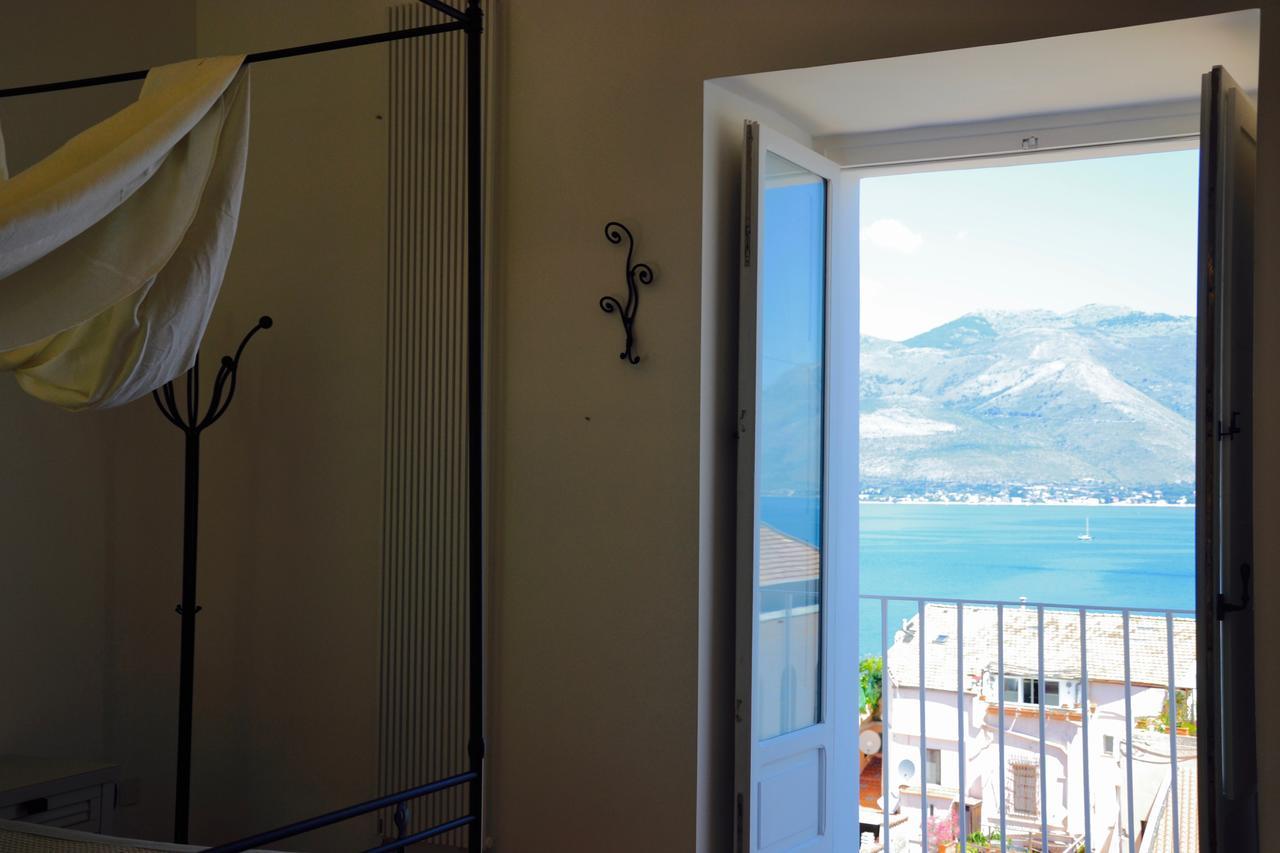 Il Bottone Al Duomo Bed & Breakfast กาเอตา ภายนอก รูปภาพ